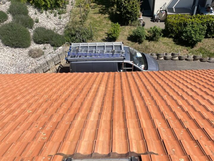 Couverture, cheminée et pose de Velux