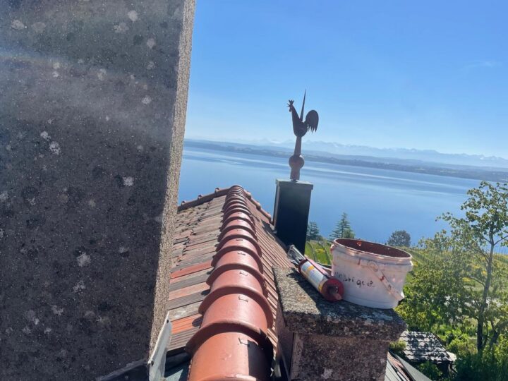 Faîtage et épi de toiture, villa avec vue sur le lac