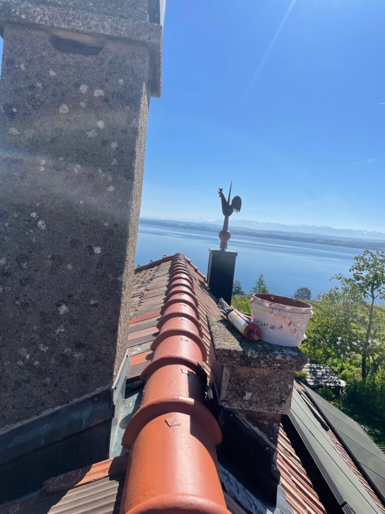 Faîtage et épi de toiture, villa avec vue sur le lac — Neuchâtel